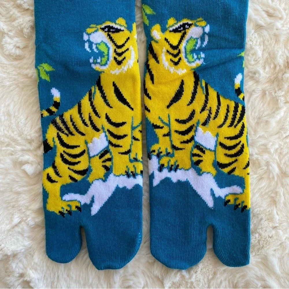 V-Toe Flip Flop Socks Lot of 5 Tabi Big Toe Socks‎ Unisex Tiger Scene NEW